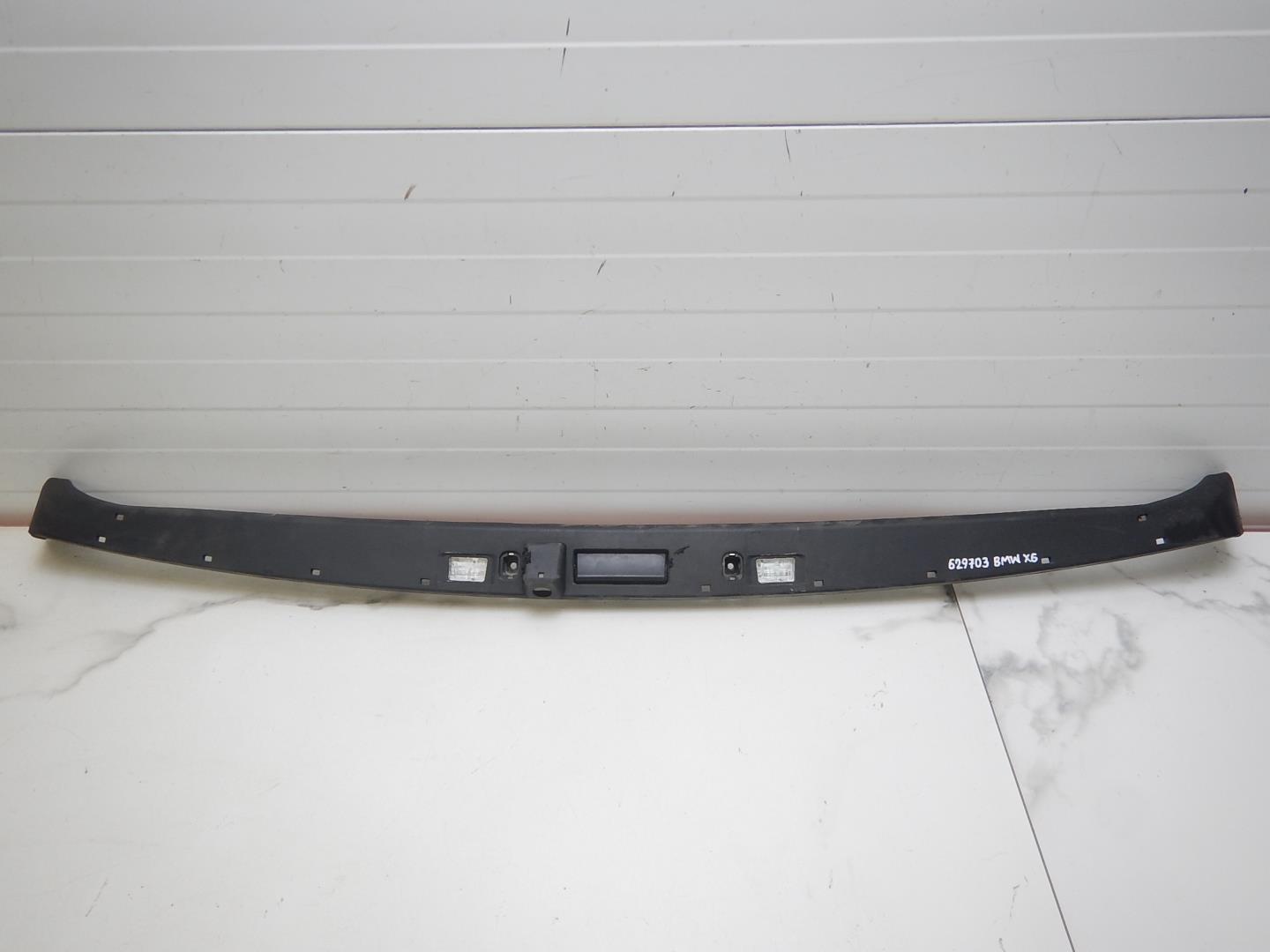 Накладка двери багажника