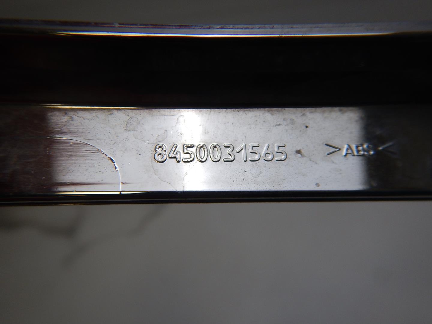 Молдинг переднего бампера левый