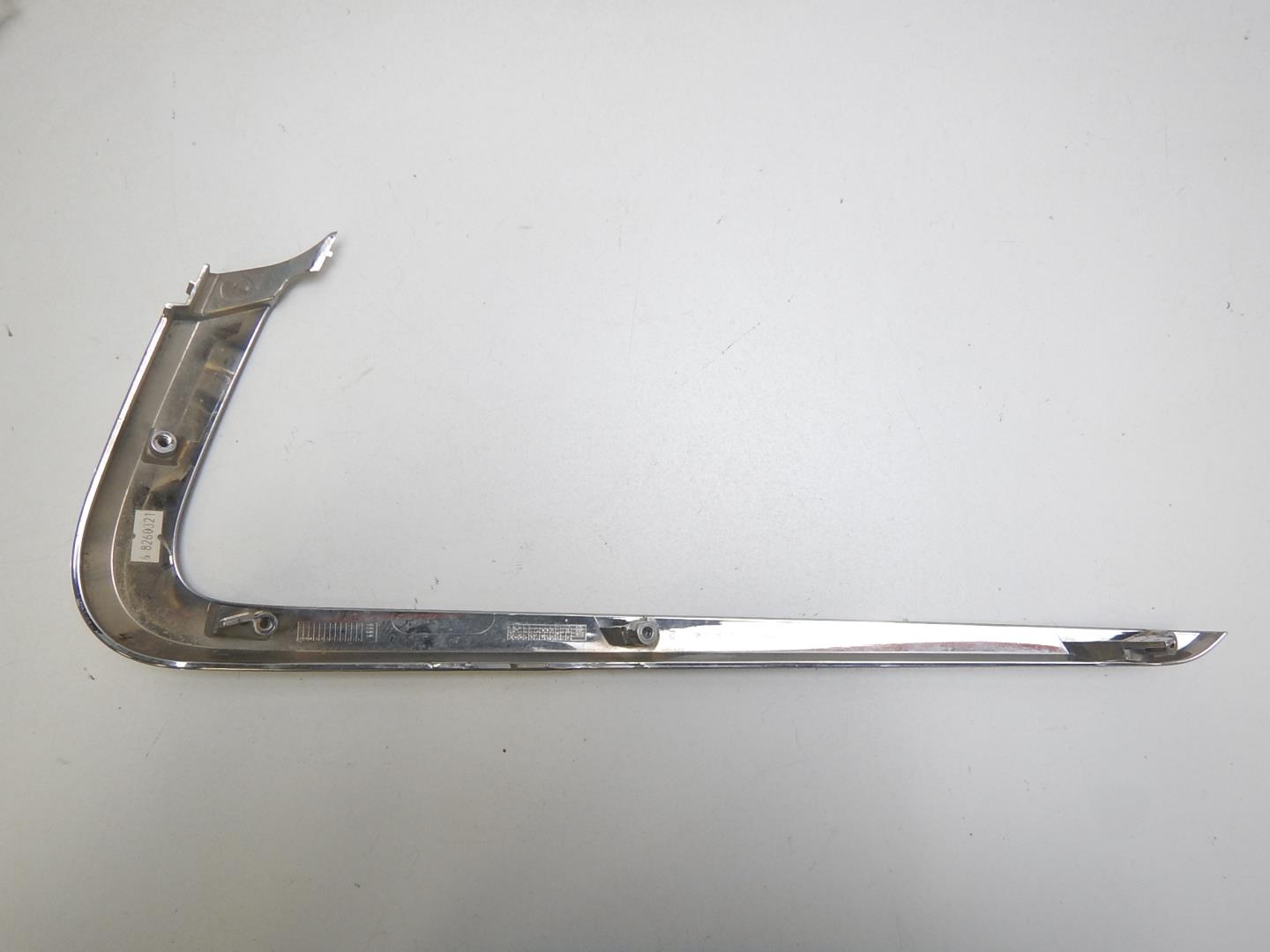 Молдинг переднего бампера левый