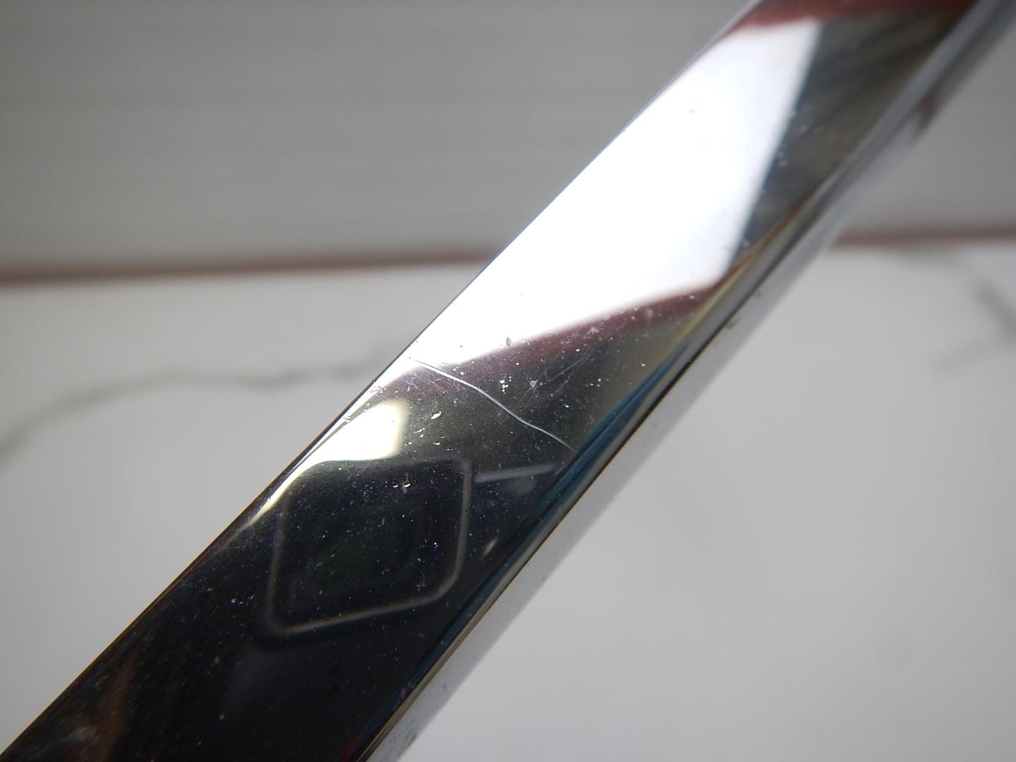 Молдинг переднего бампера левый