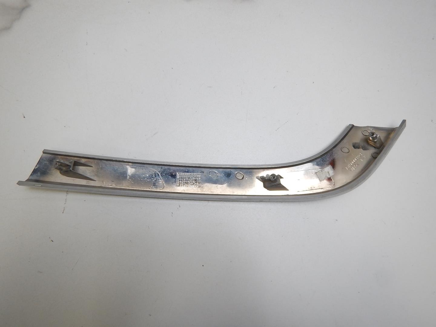 Молдинг переднего бампера левый