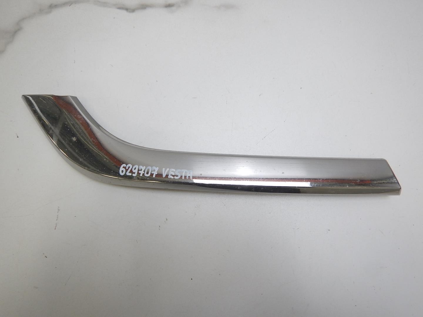 Молдинг переднего бампера левый