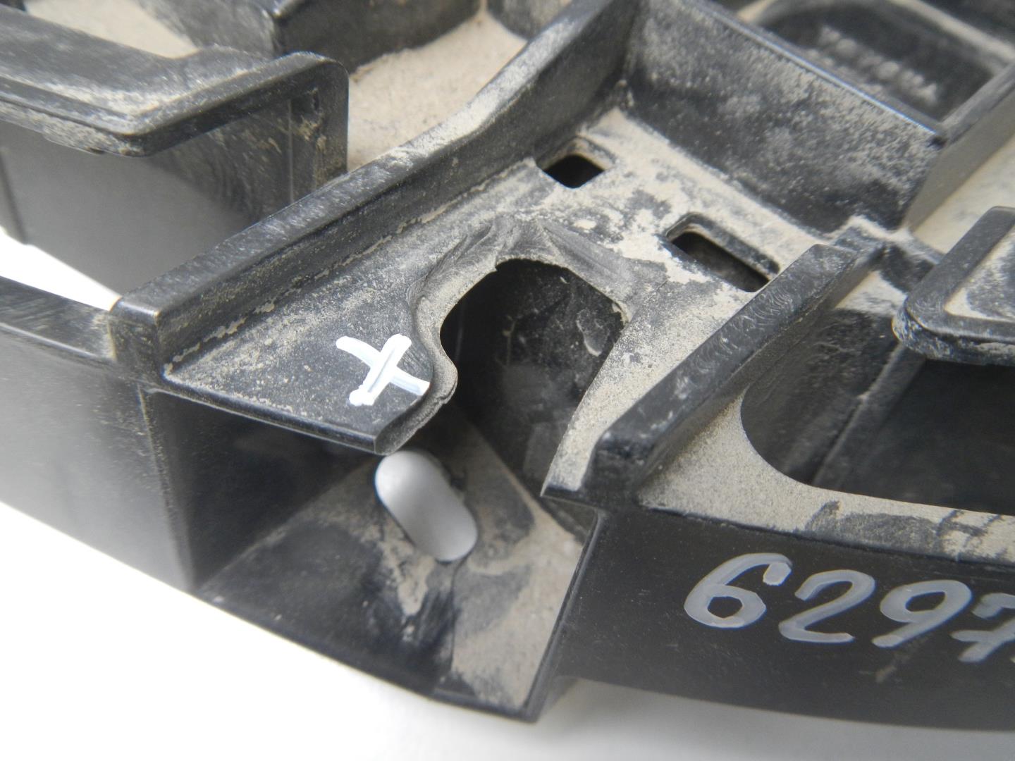 Кронштейн заднего бампера правый