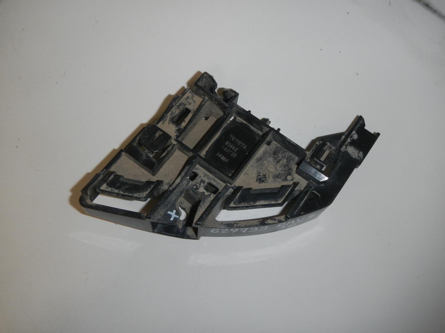 Кронштейн заднего бампера правый