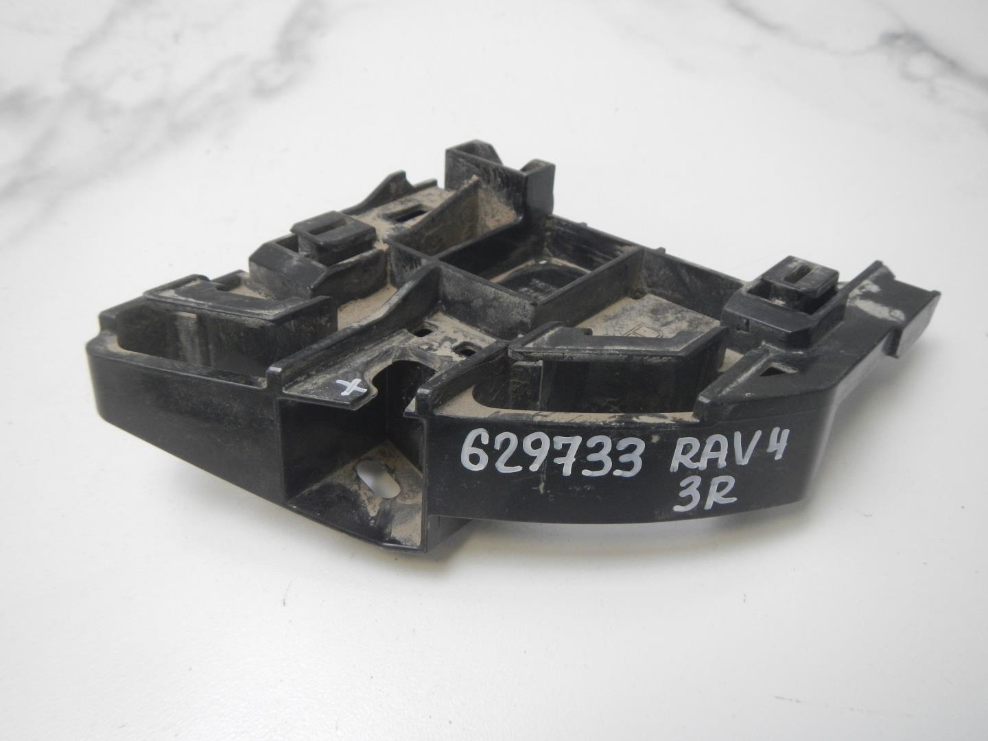 Кронштейн заднего бампера правый