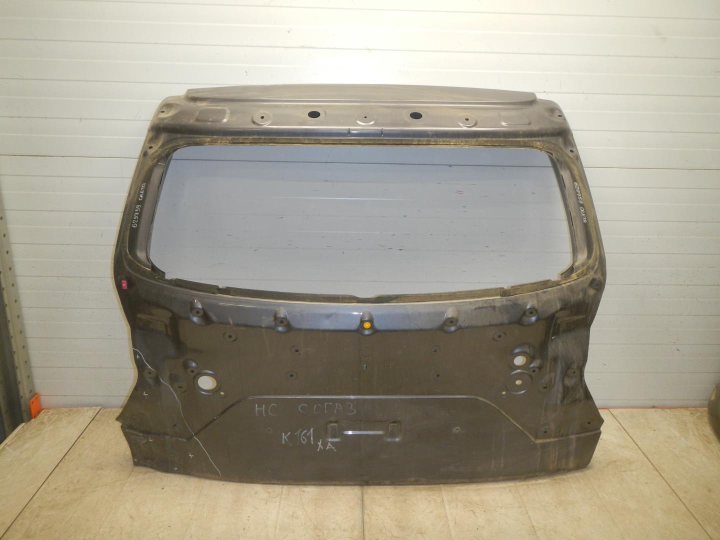 Дверь багажника