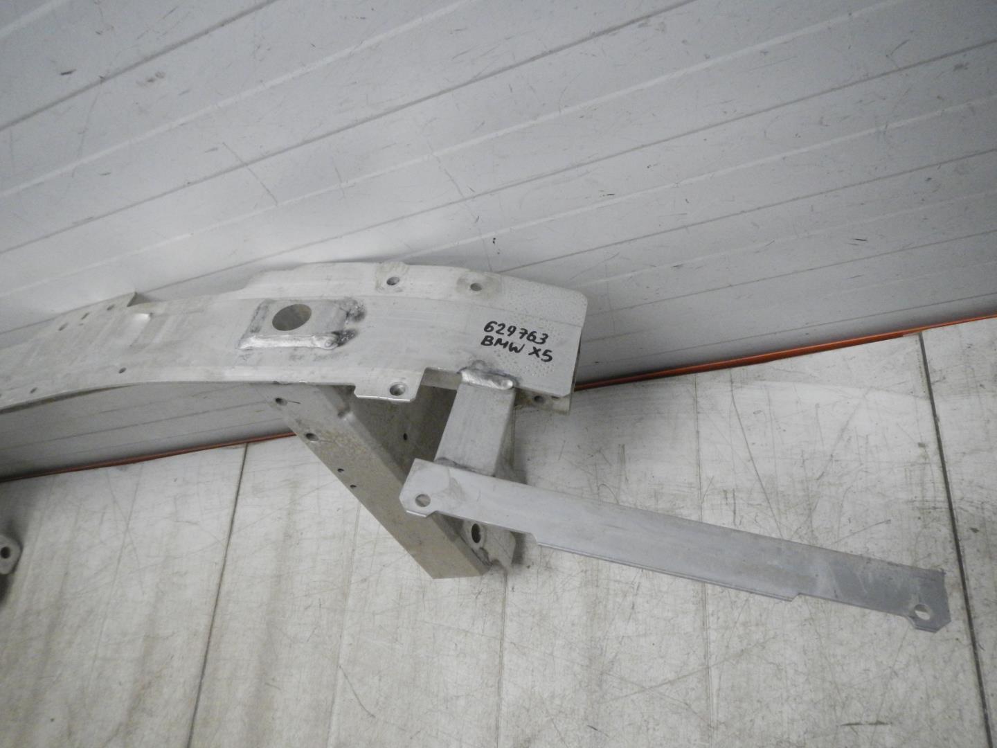 Усилитель переднего бампера