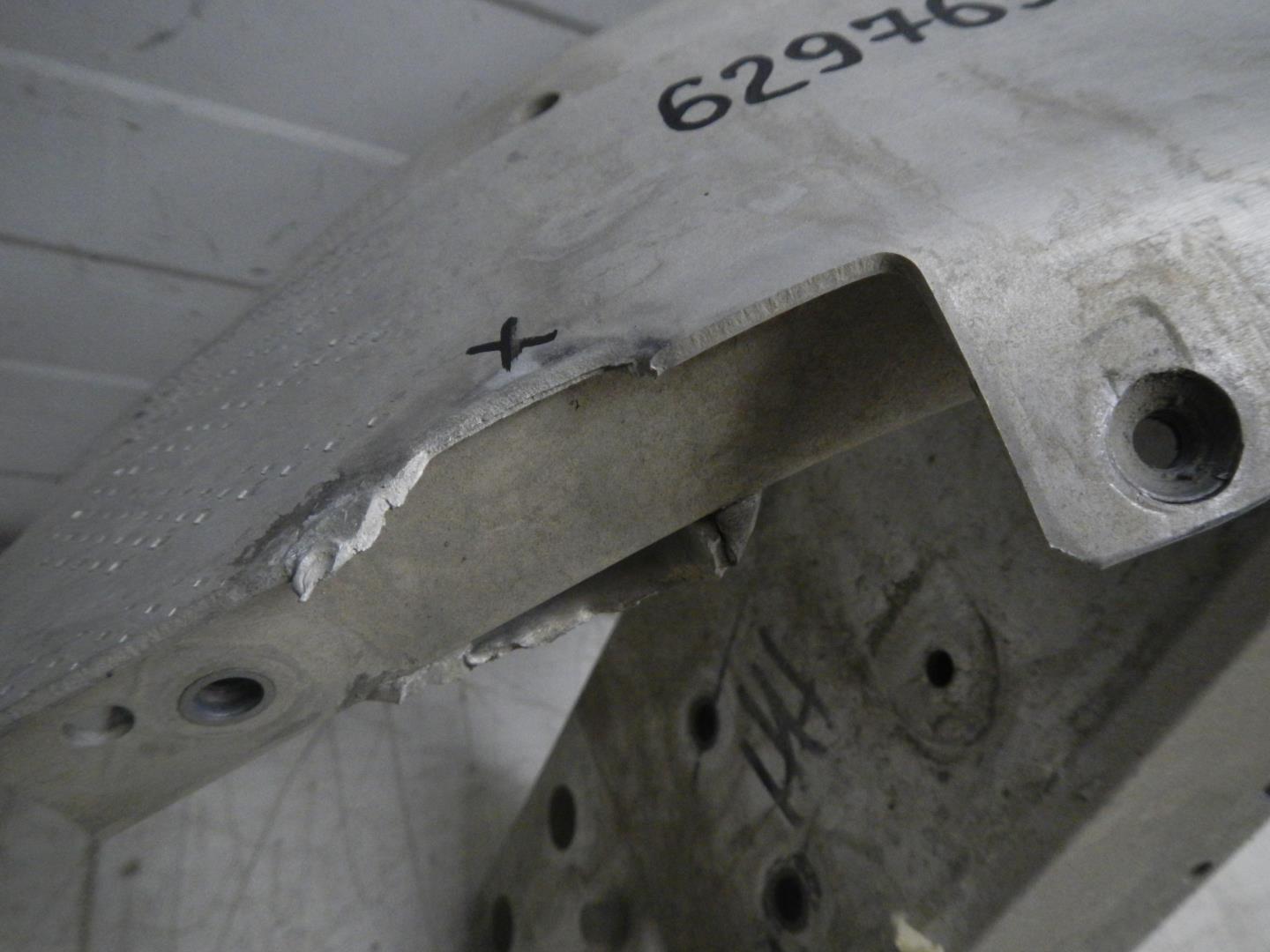 Усилитель переднего бампера