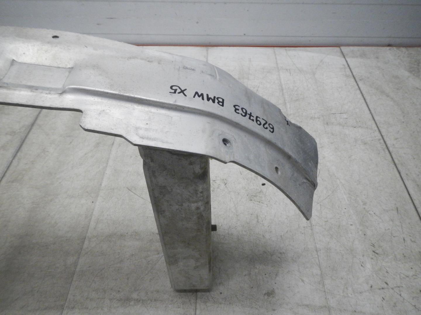 Усилитель переднего бампера