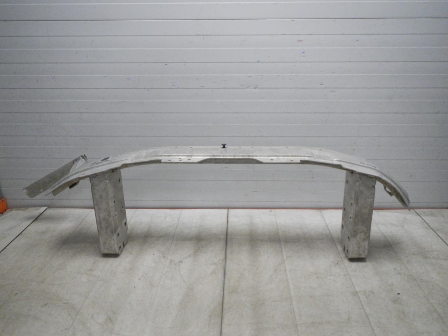 Усилитель переднего бампера