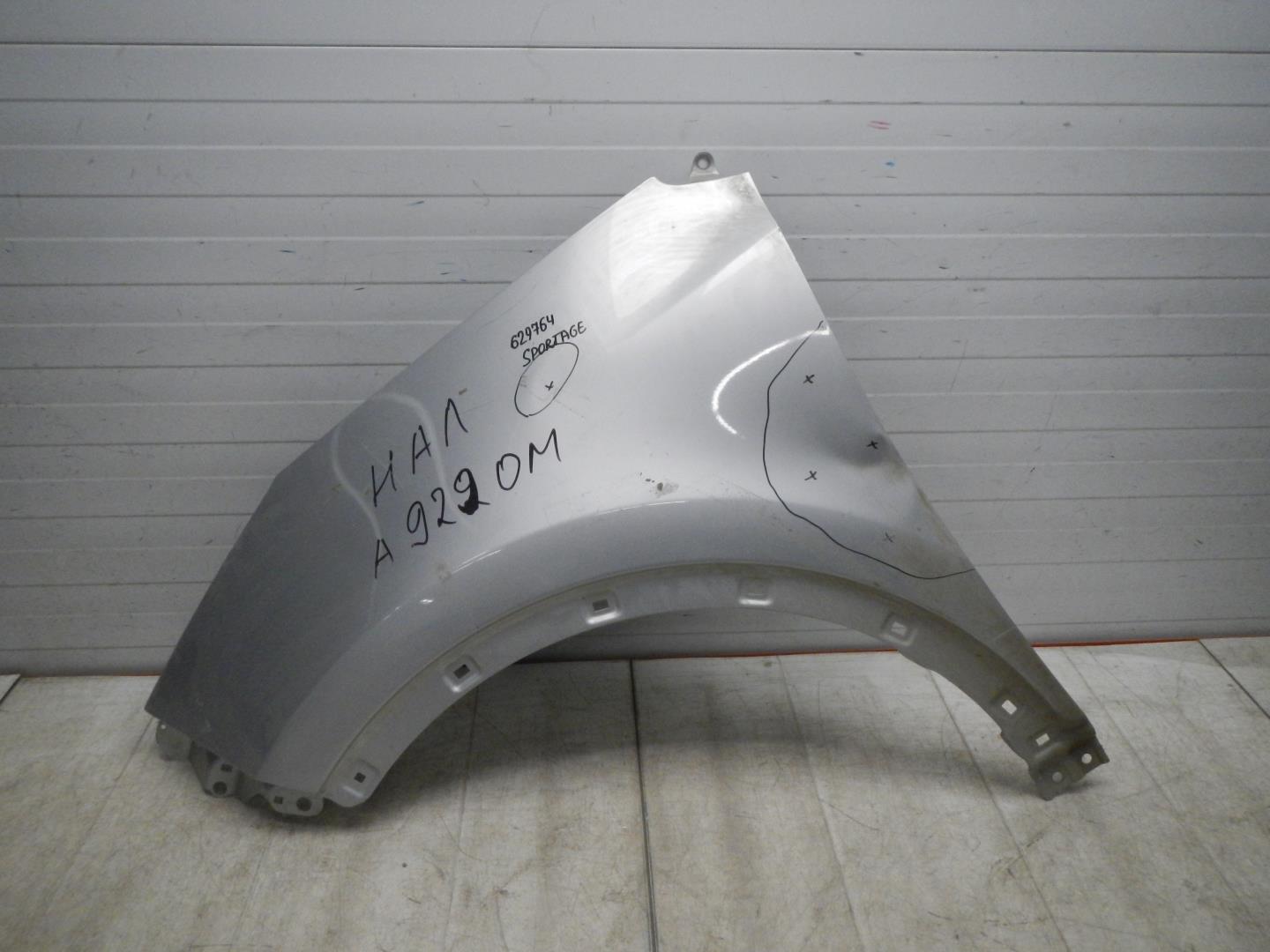 Крыло переднее левое