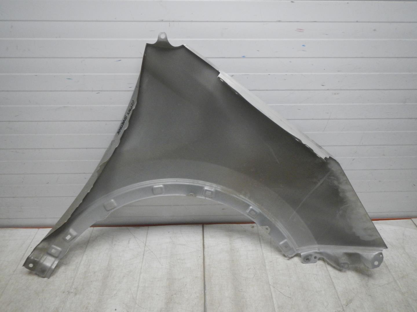 Крыло переднее левое