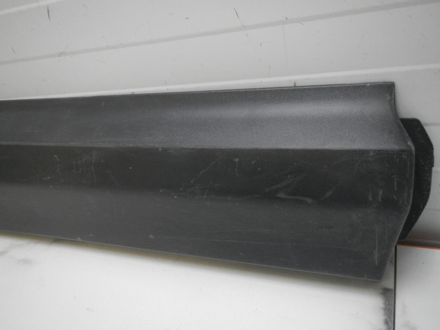 Молдинг задней правой двери