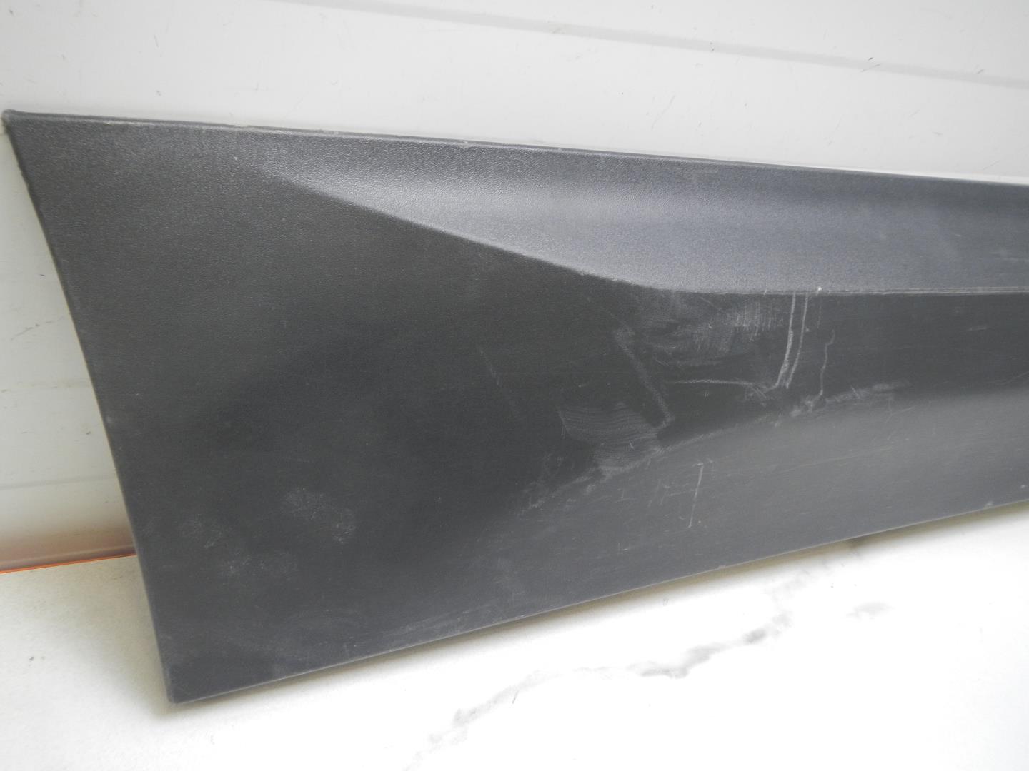 Молдинг задней правой двери