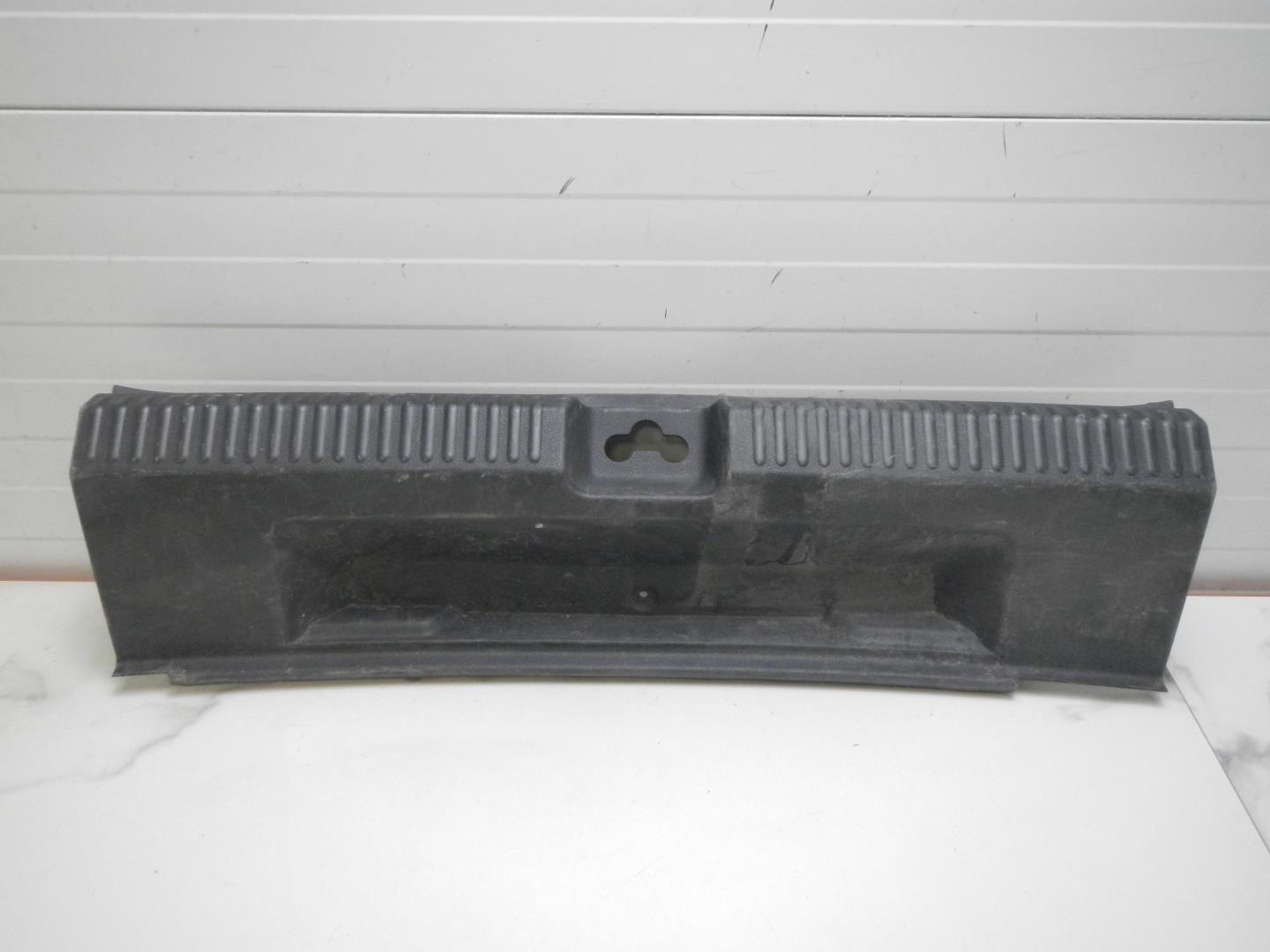 Обшивка багажника