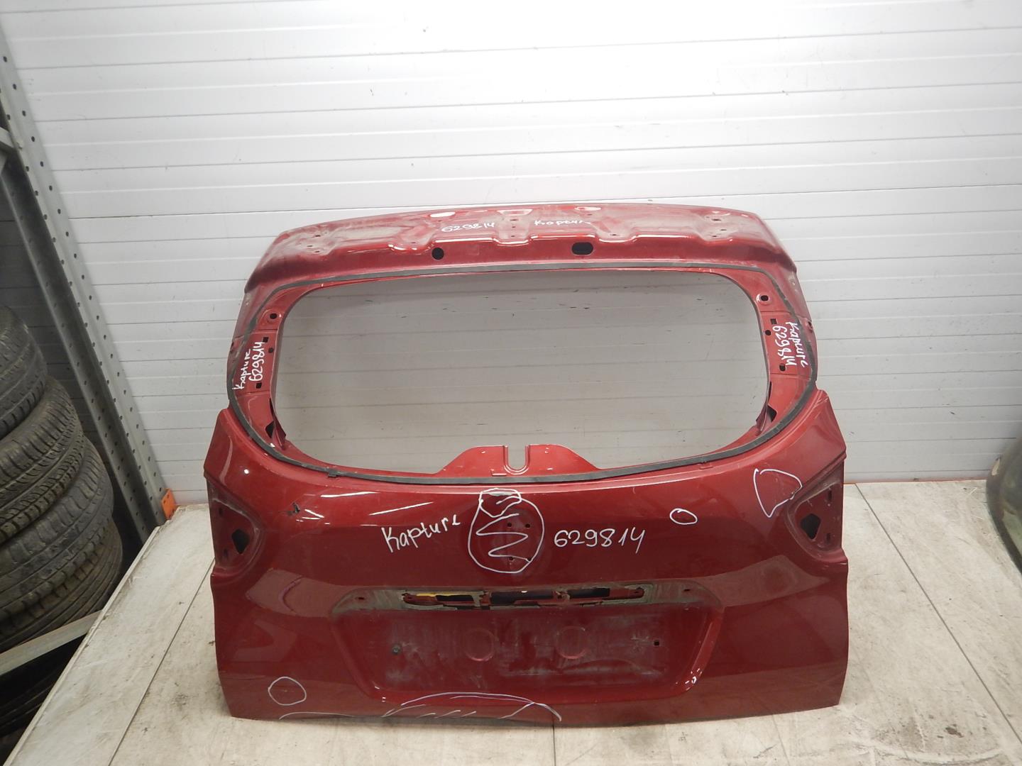 Дверь багажника