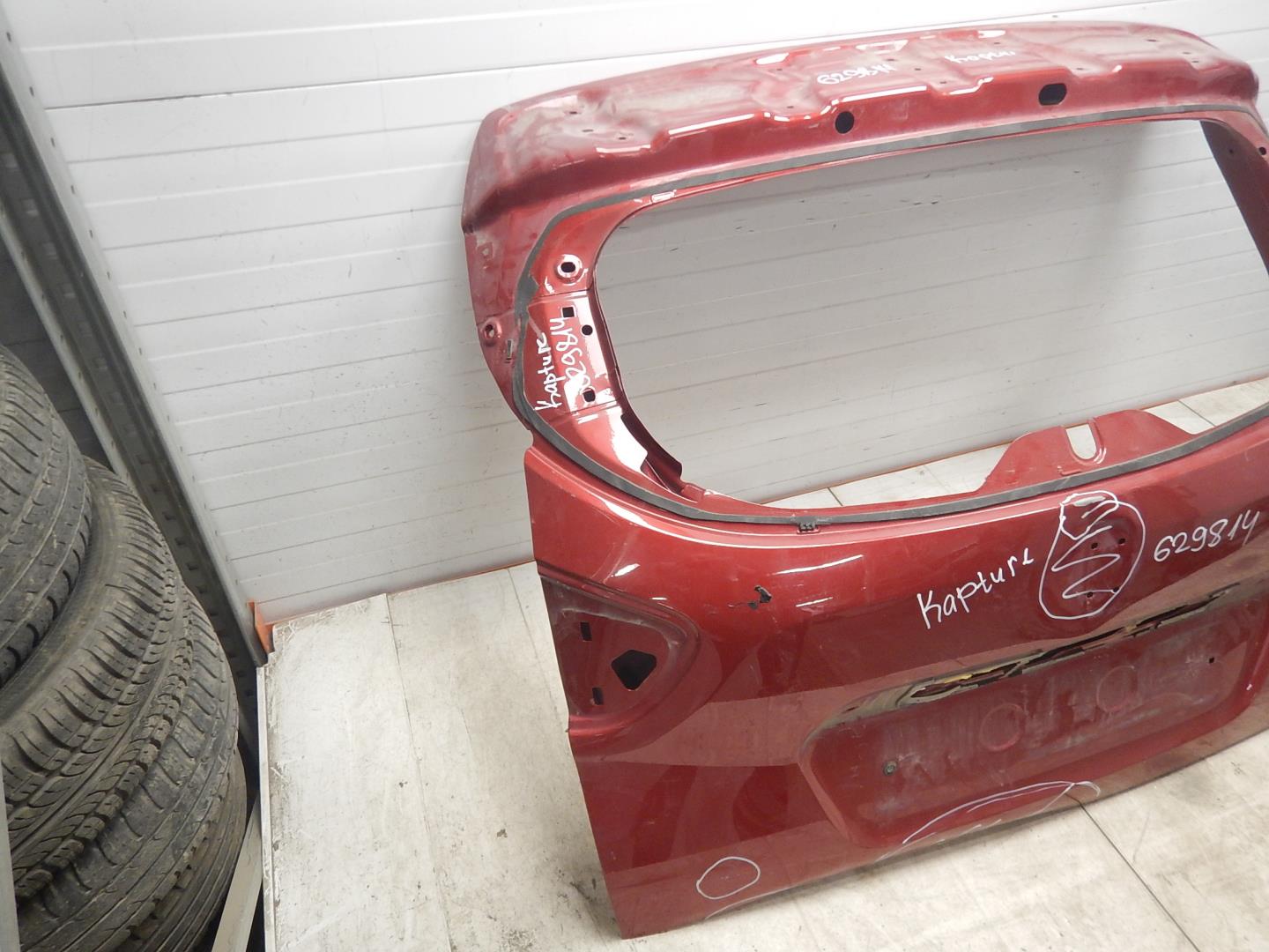 Дверь багажника