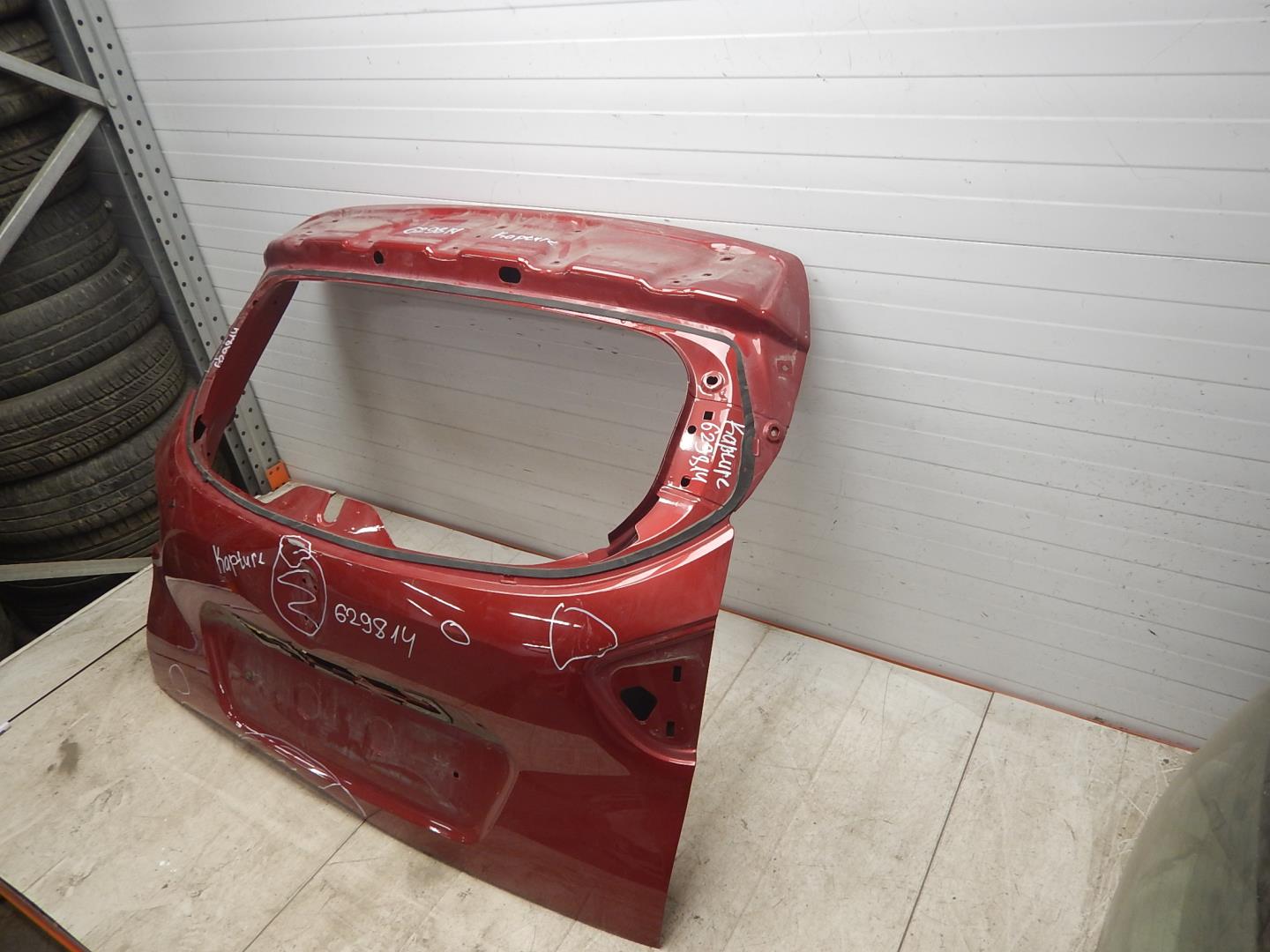 Дверь багажника