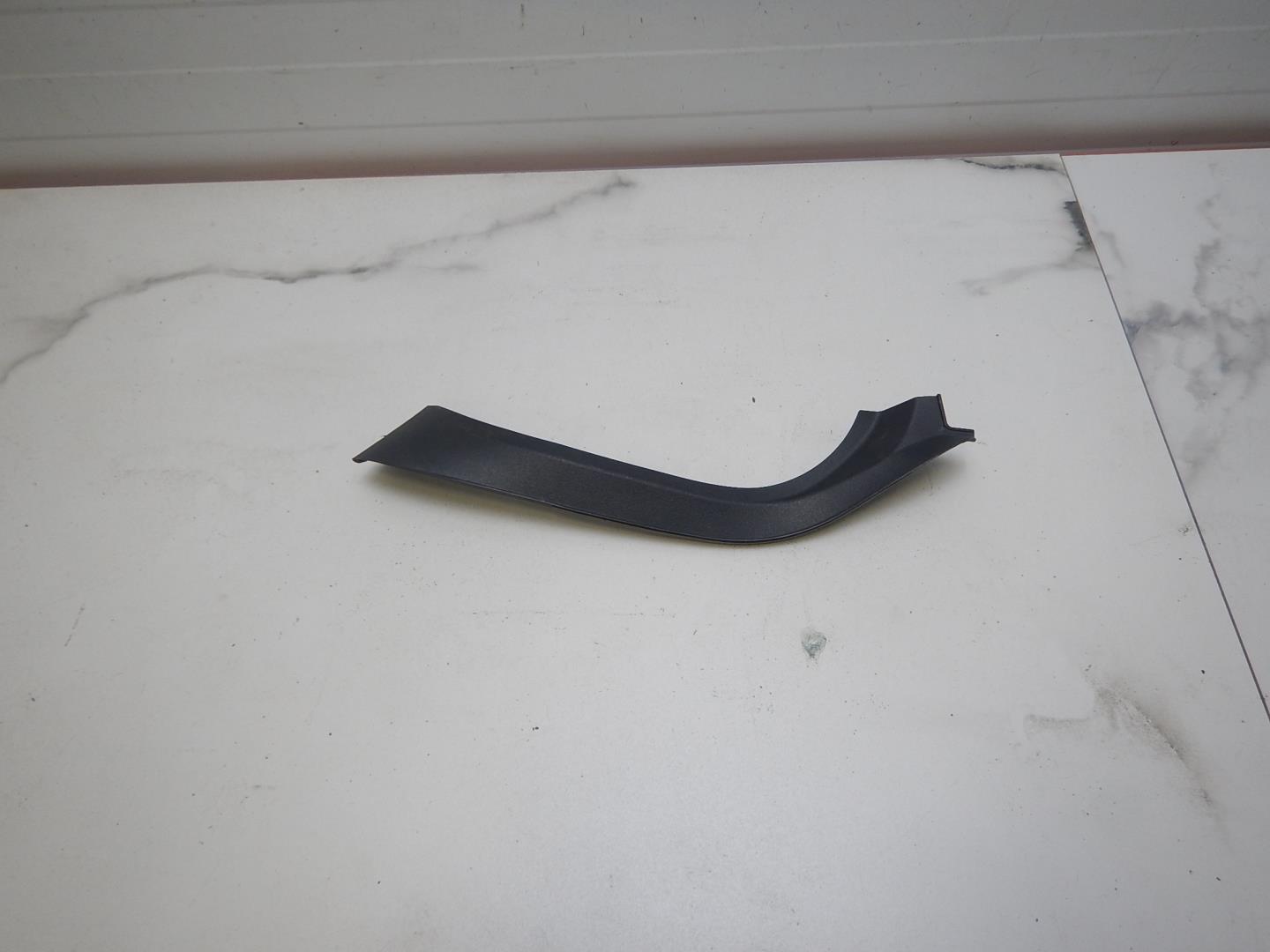 Обшивка крышки багажника