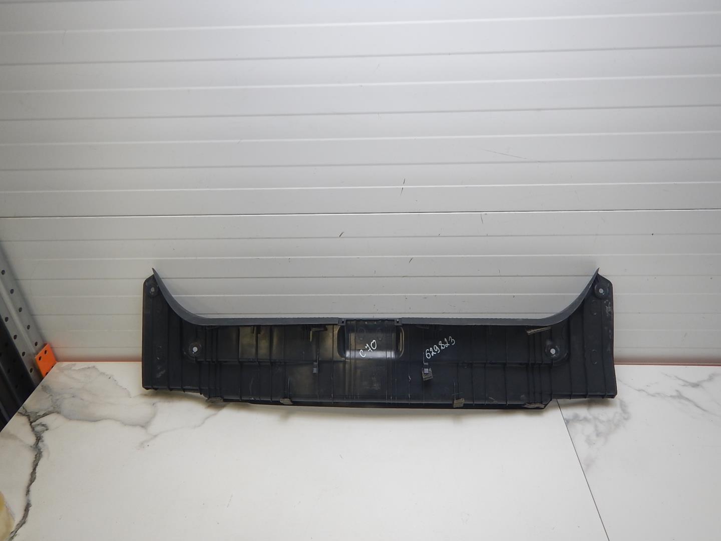 Обшивка багажника