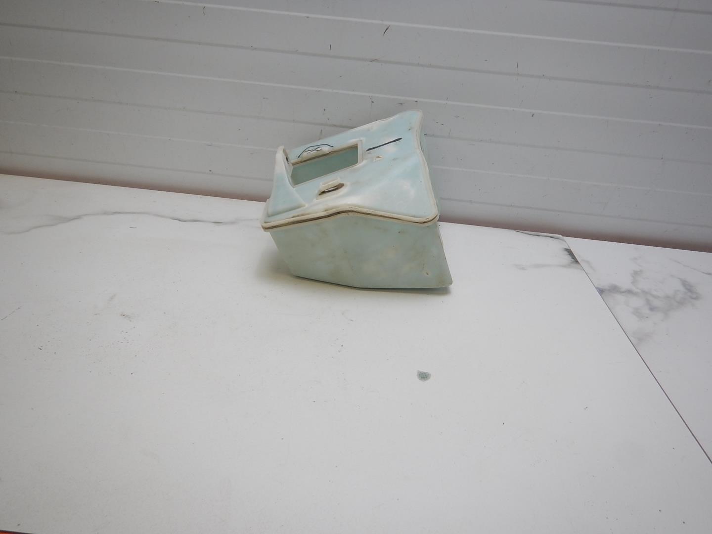 Бачок омывателя лобового стекла