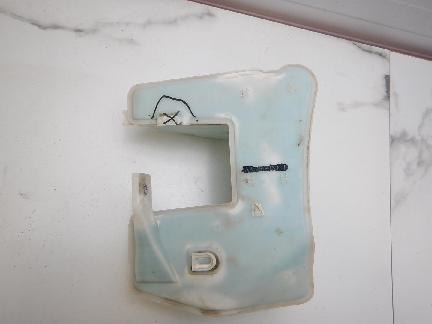 Бачок омывателя лобового стекла