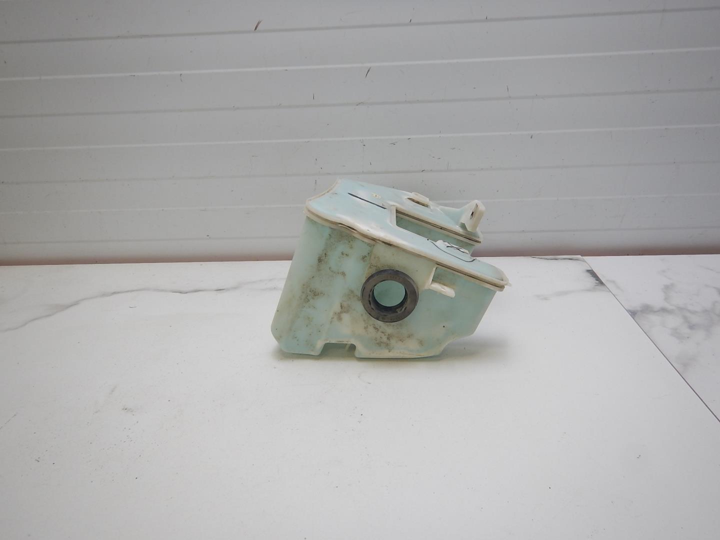 Бачок омывателя лобового стекла