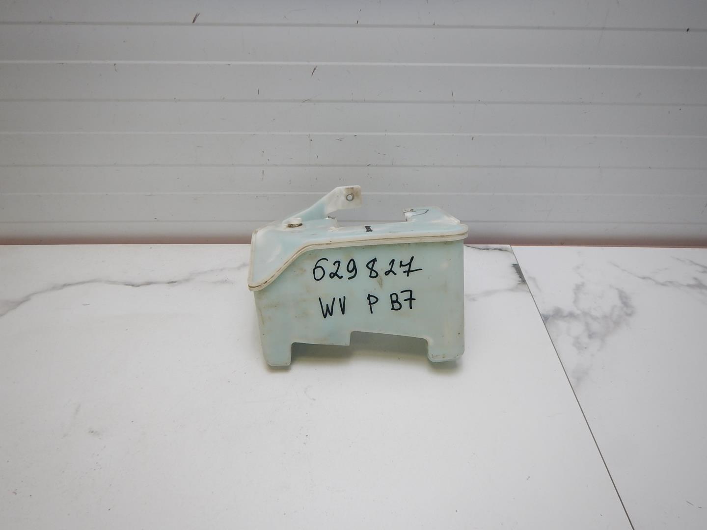 Бачок омывателя лобового стекла