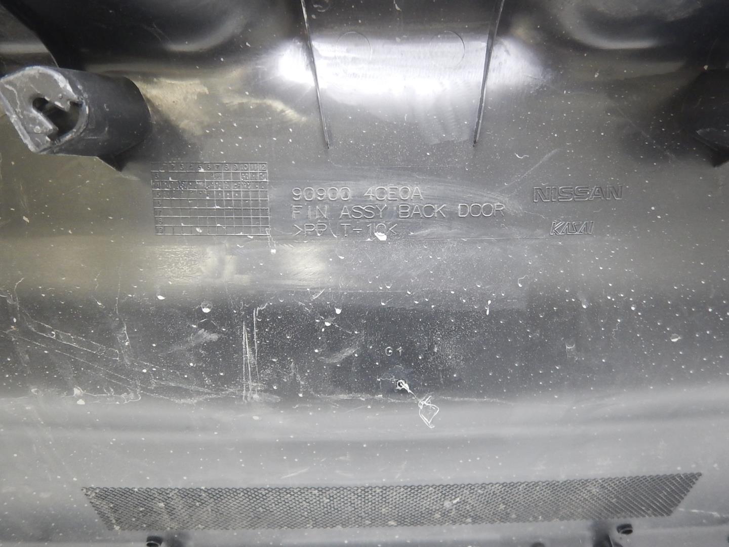 Обшивка двери багажника