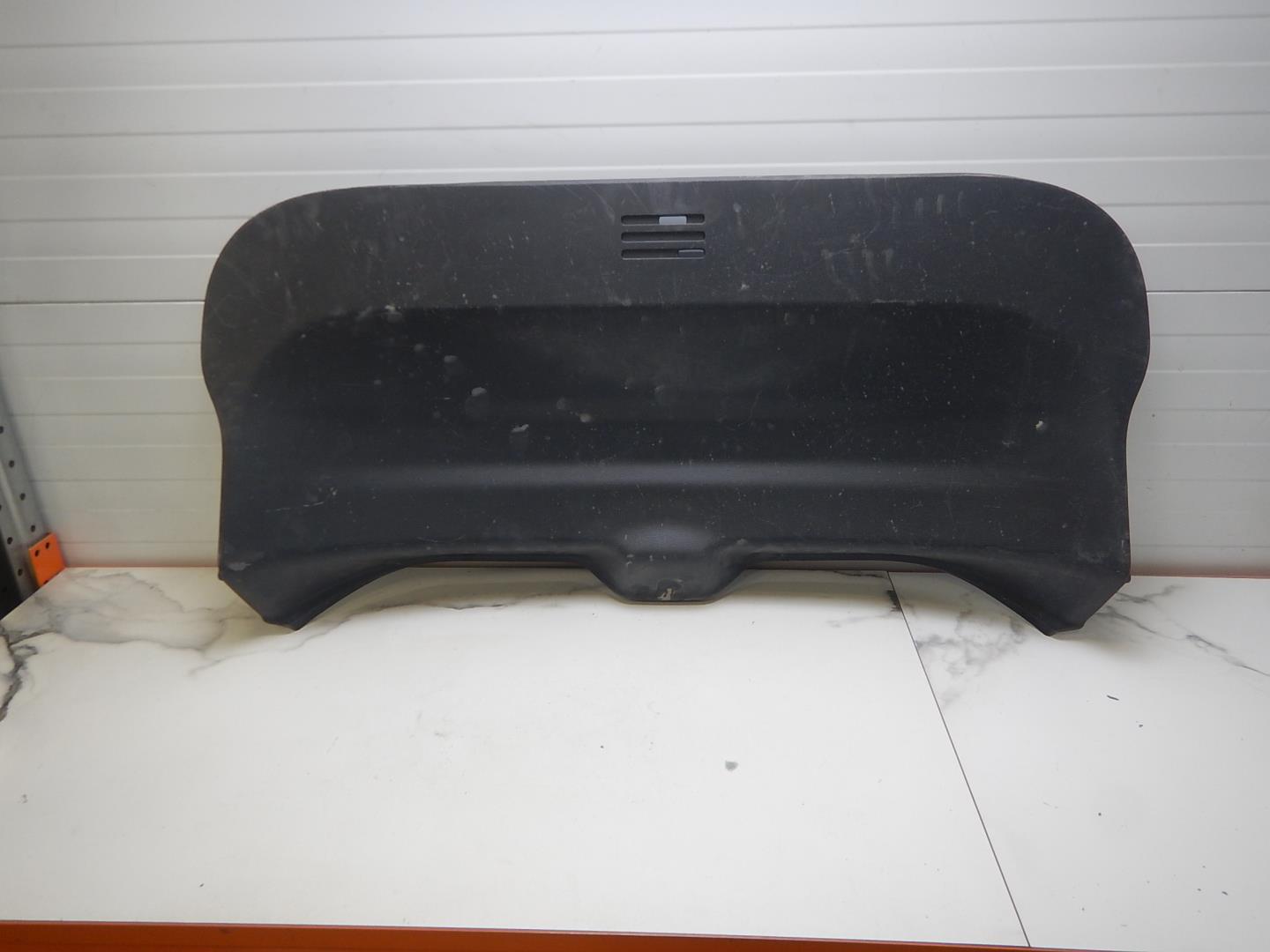 Обшивка двери багажника