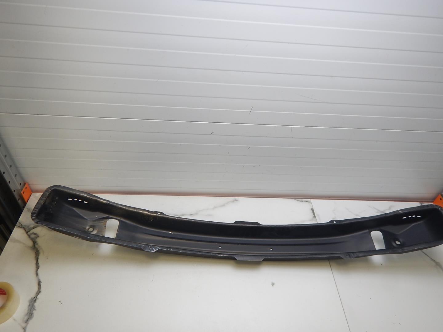 Усилитель переднего бампера