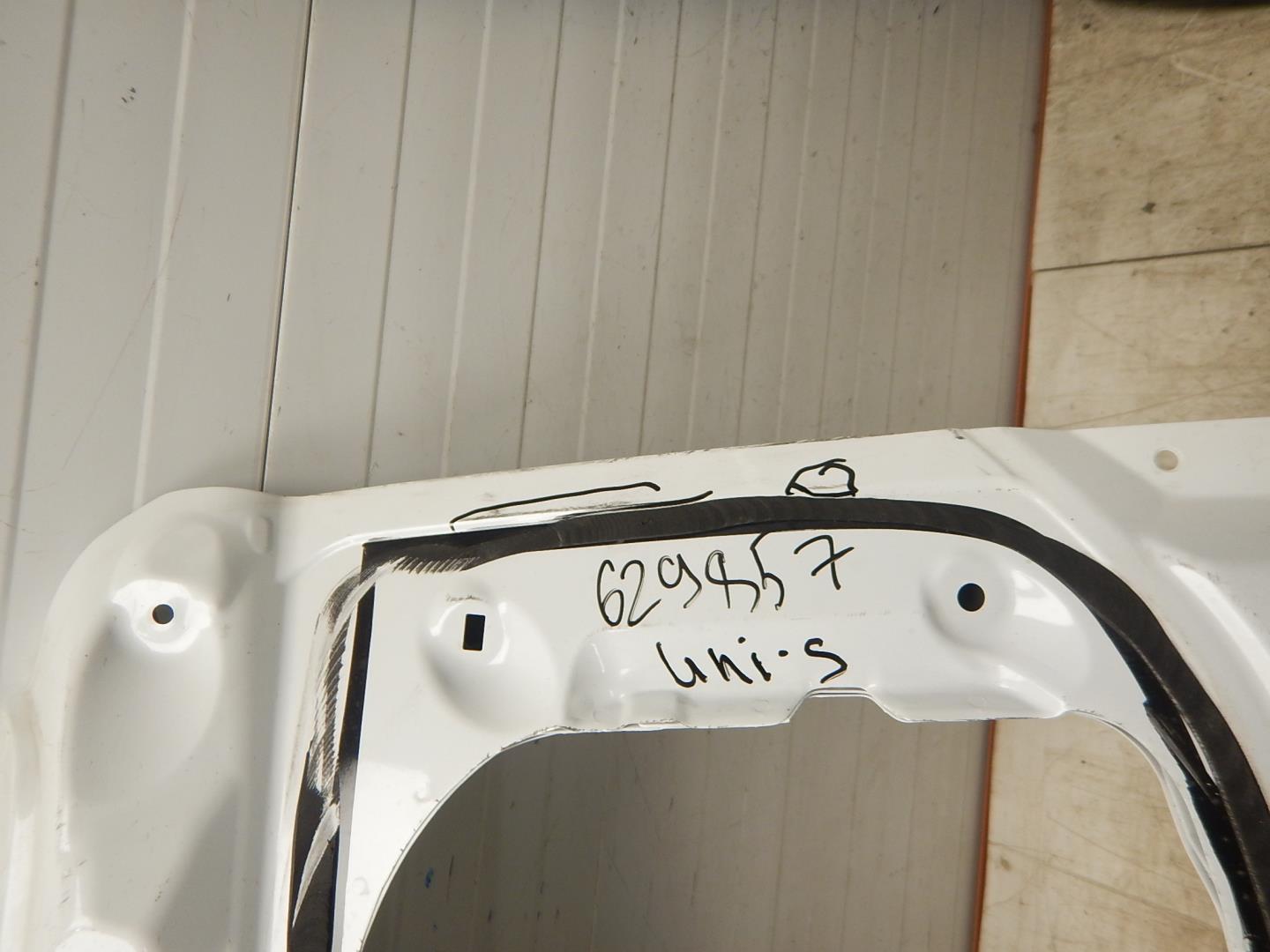 Дверь багажника