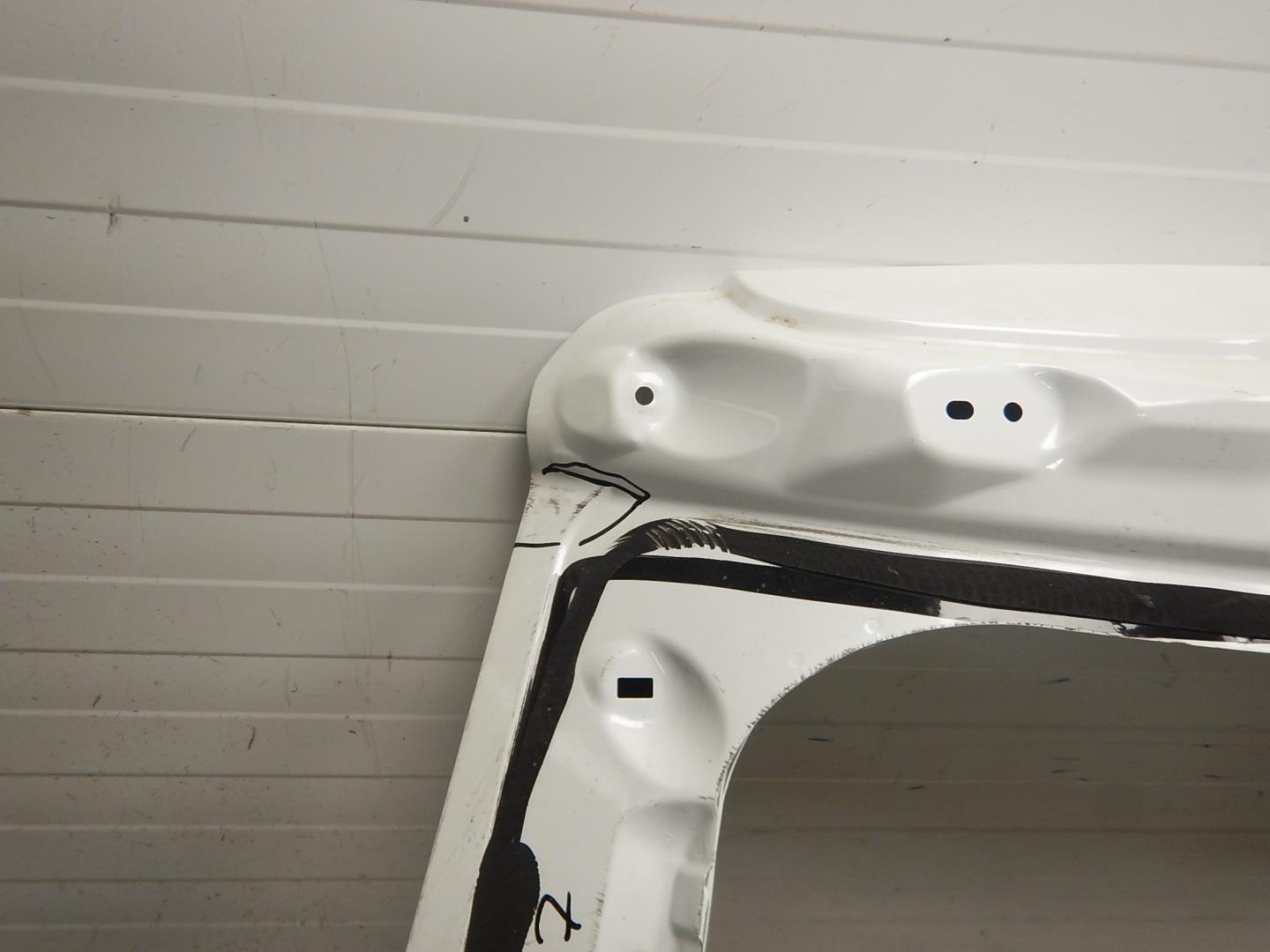 Дверь багажника