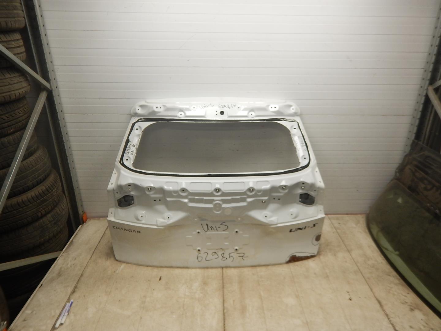 Дверь багажника