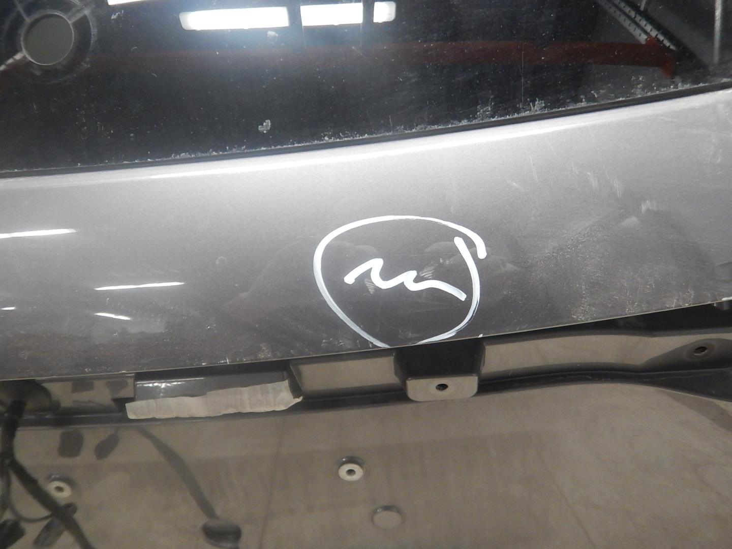 Дверь багажника