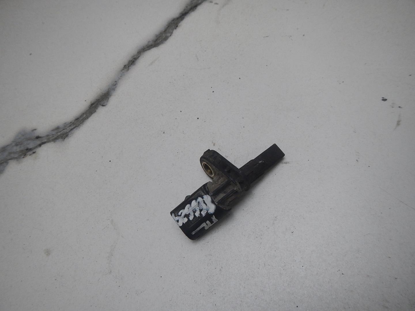 Датчик ABS передний левый