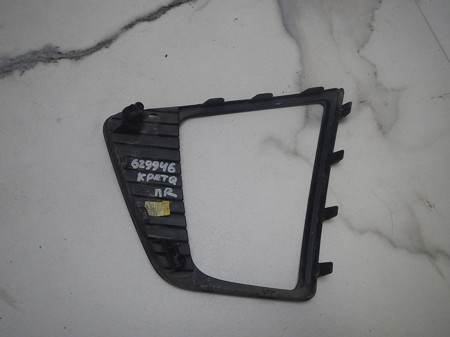 Рамка противотуманной фары правой