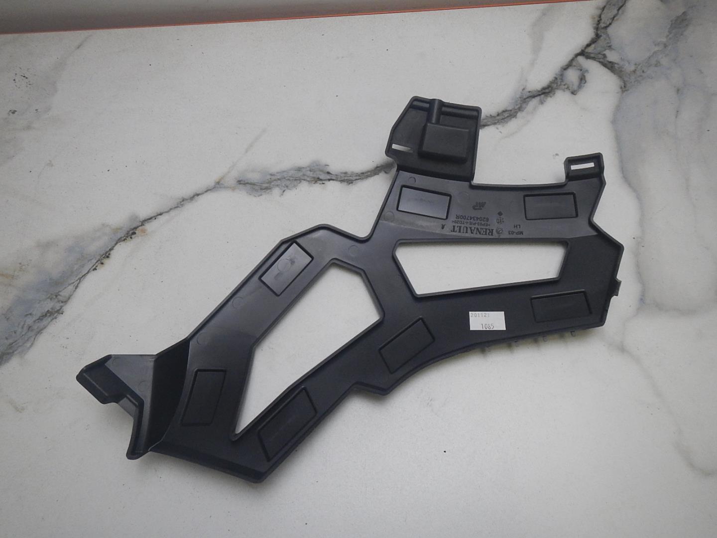 Кронштейн переднего бампера левый