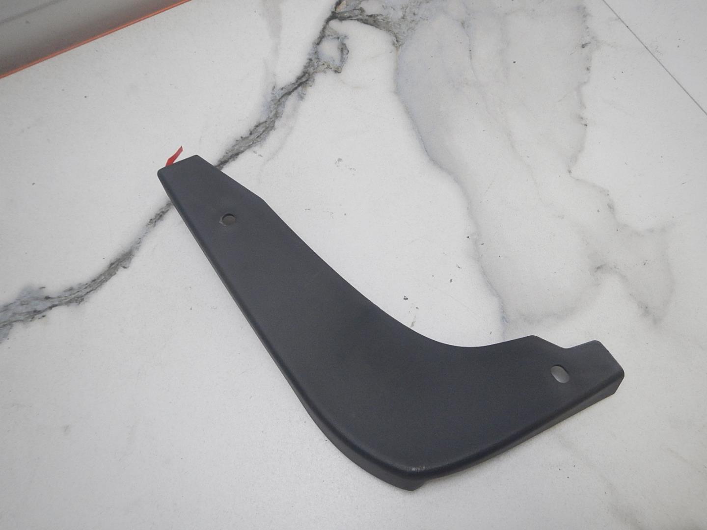 Брызговик задний левый