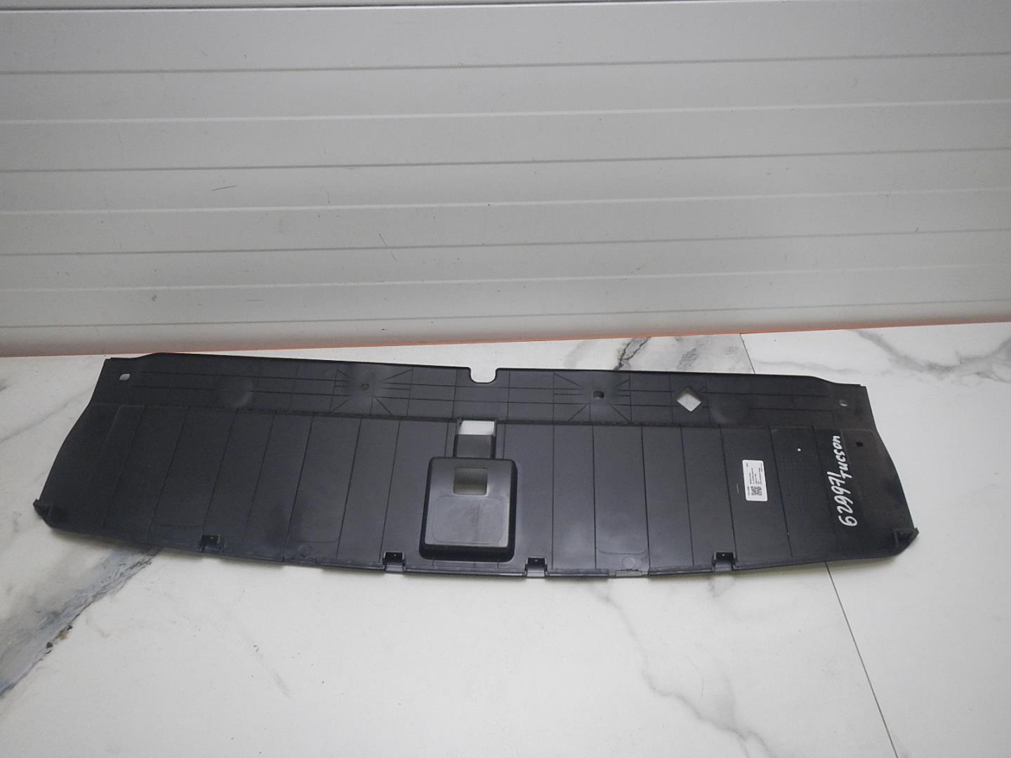 Кожух замка капота