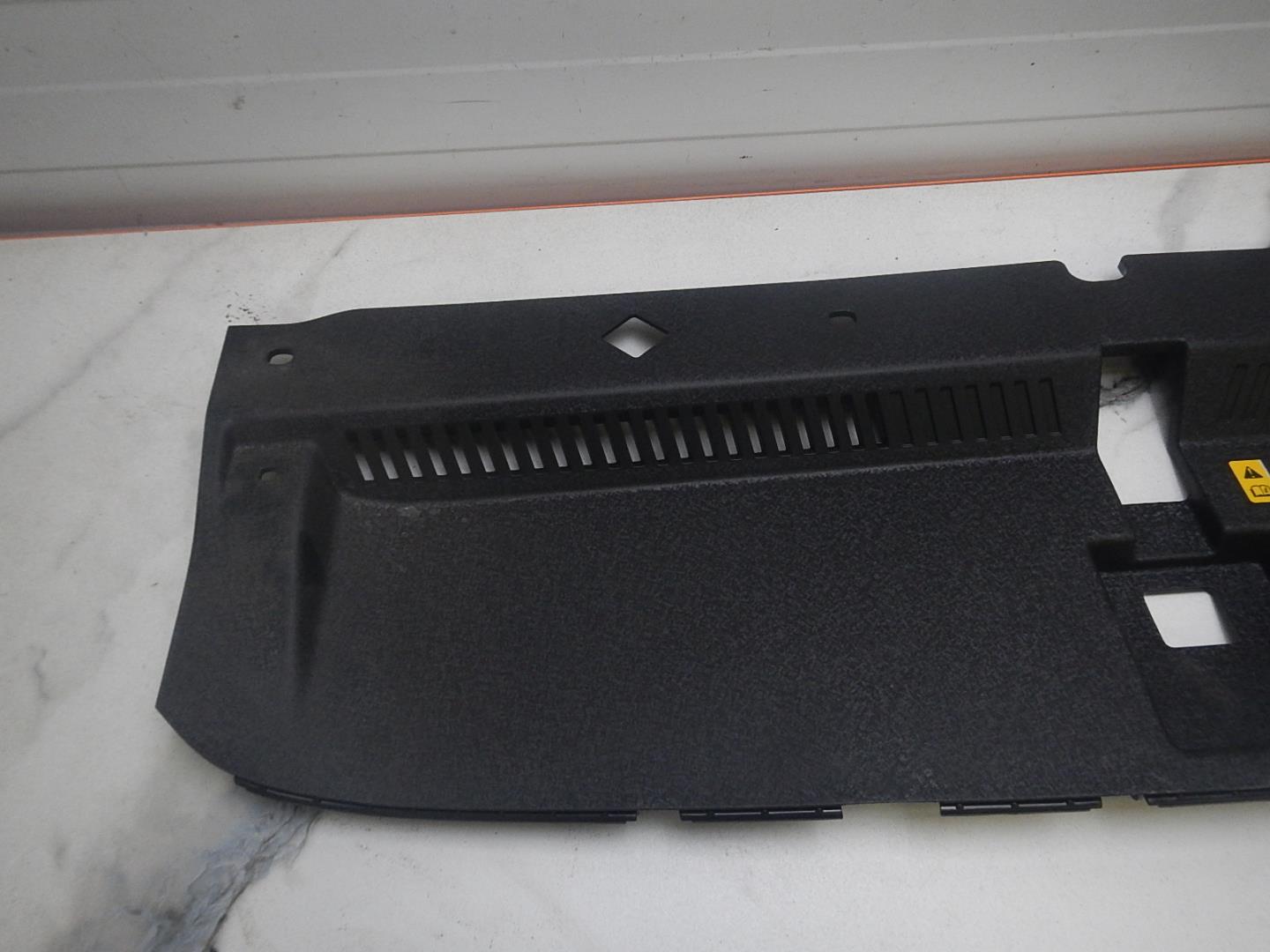 Кожух замка капота