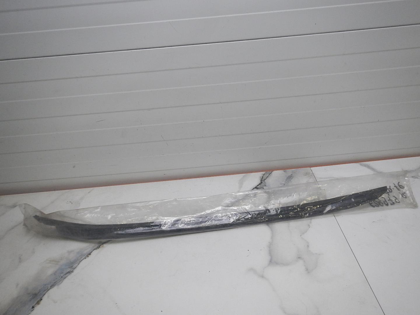 Молдинг лобового стекла