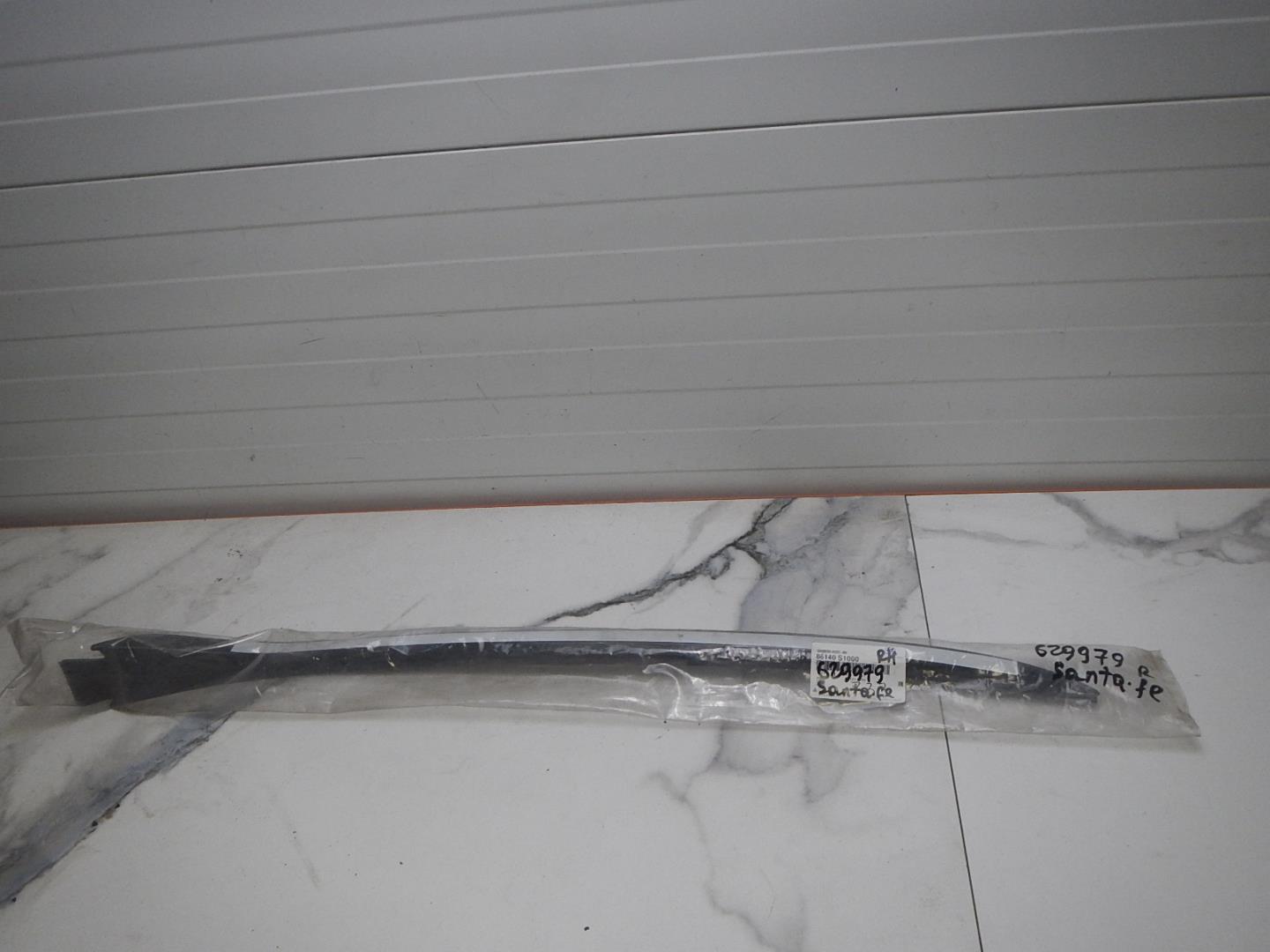 Молдинг лобового стекла