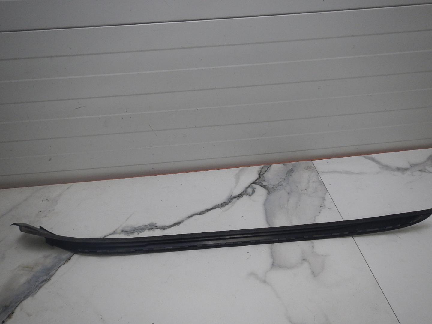 Молдинг лобового стекла