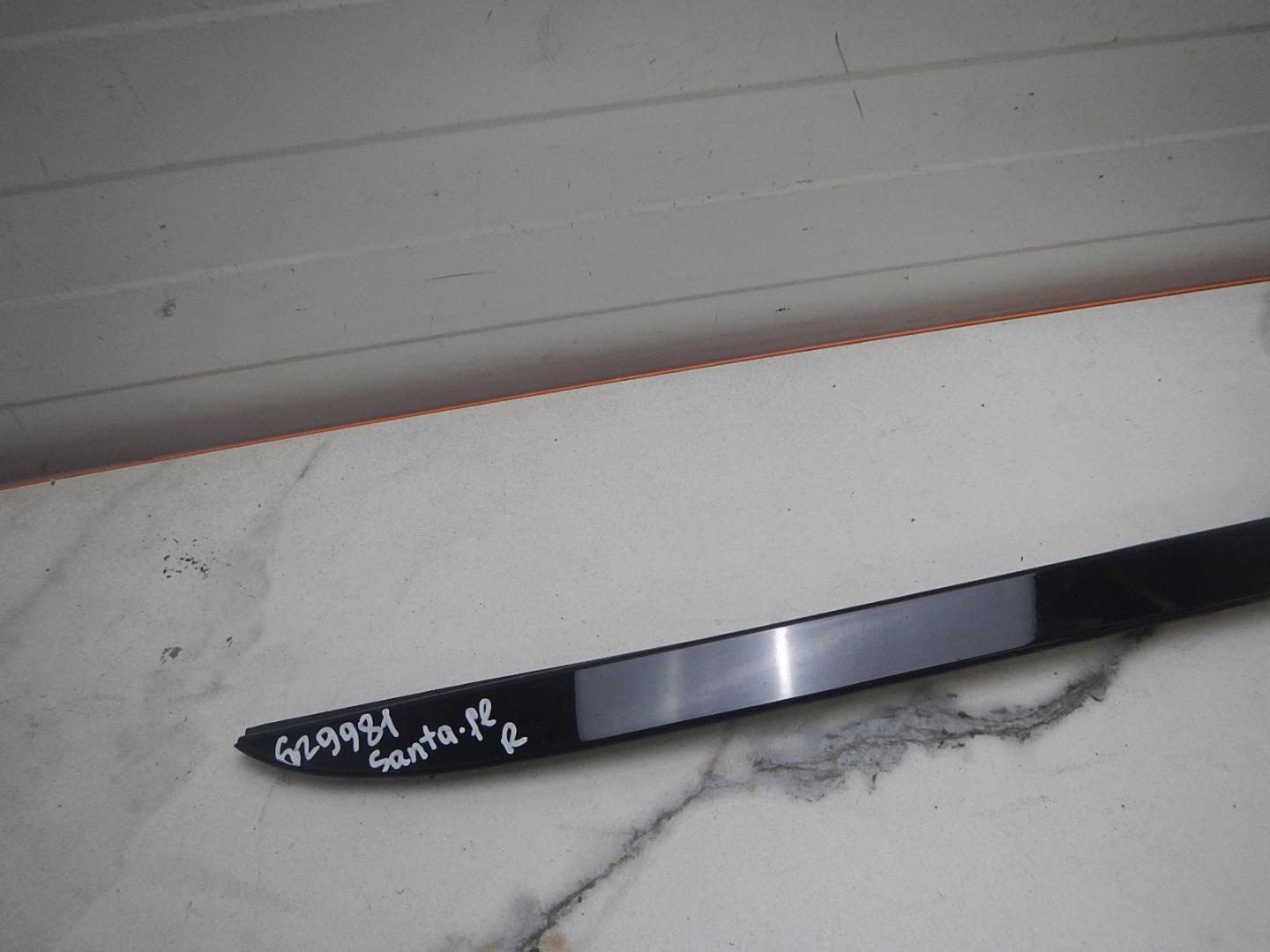 Молдинг лобового стекла