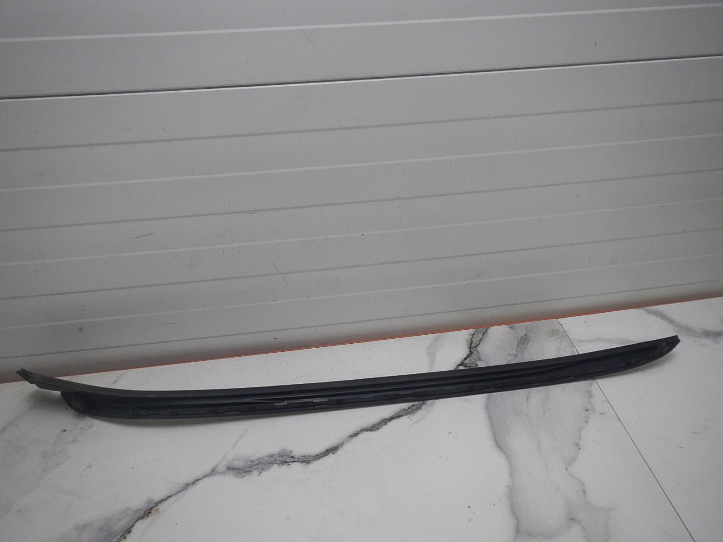 Молдинг лобового стекла