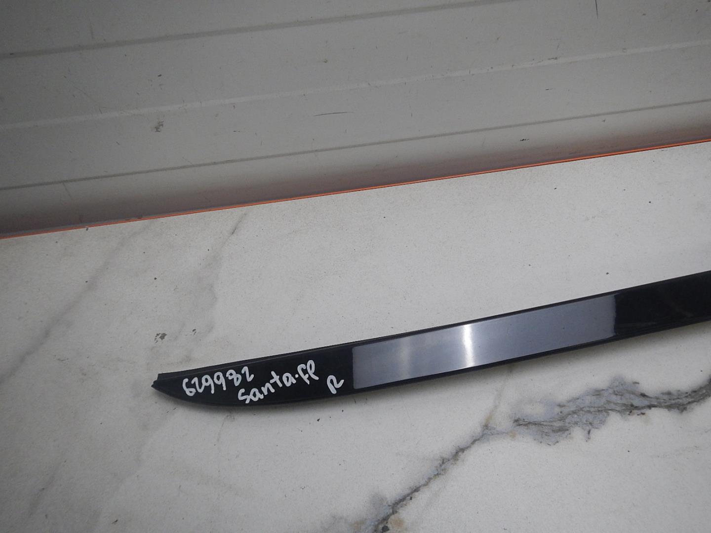 Молдинг лобового стекла