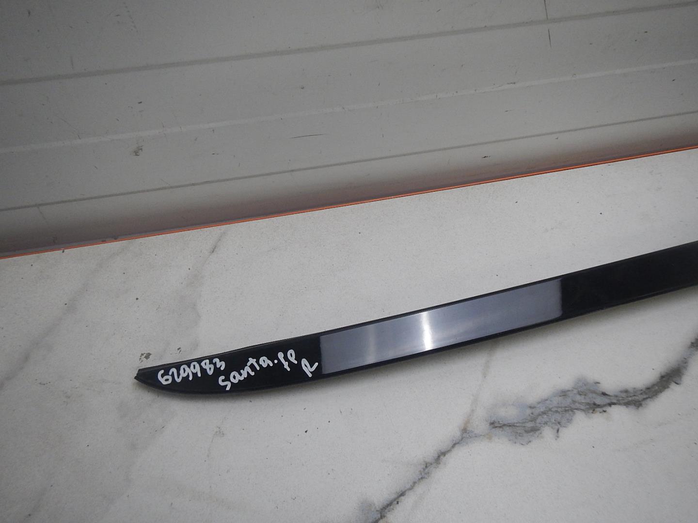 Молдинг лобового стекла