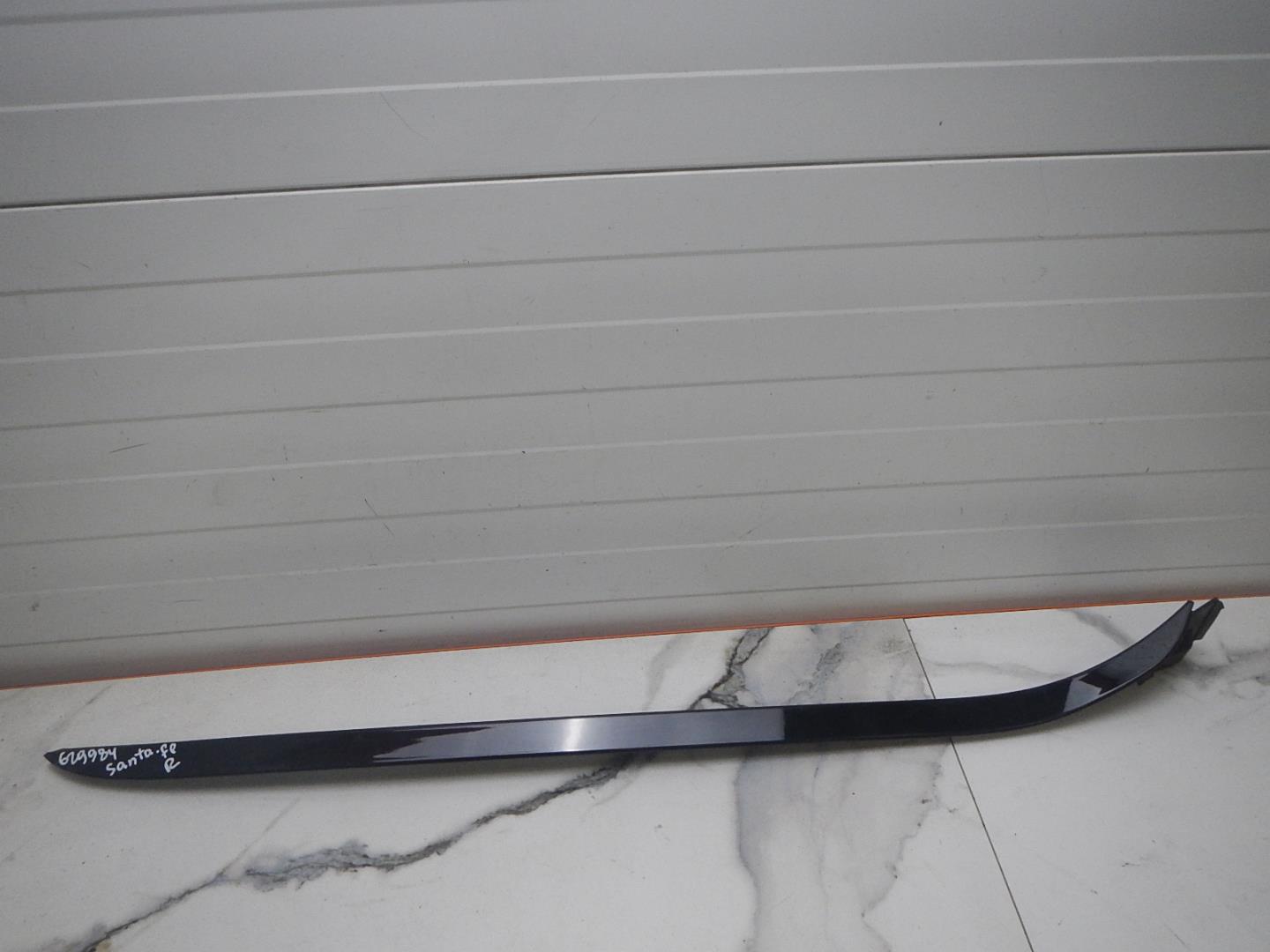 Молдинг лобового стекла