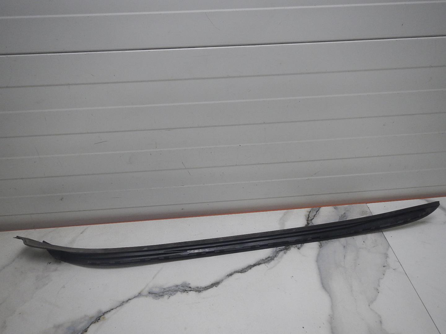 Молдинг лобового стекла